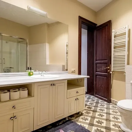 3-bedroom 2-bathroom Ground Floor Апартаменты *