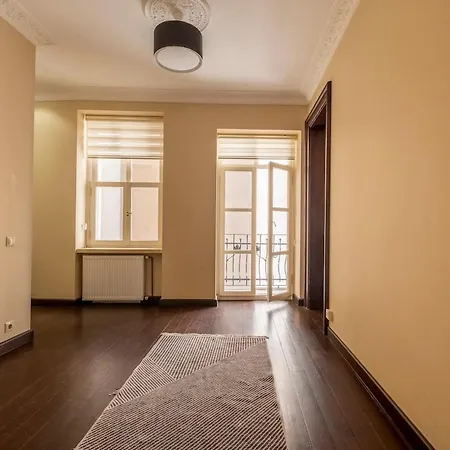3-bedroom 2-bathroom Ground Floor Apartment Istanbul