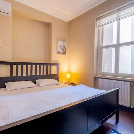 Apartment 3-bedroom 2-bathroom Ground Floor *