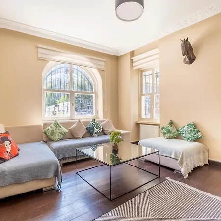 3-bedroom 2-bathroom Ground Floor Apartment Istanbul