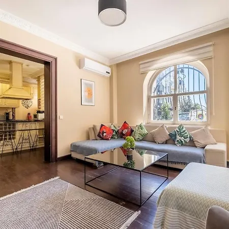 Apartment 3-bedroom 2-bathroom Ground Floor Istanbul