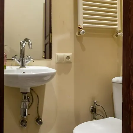 3-bedroom 2-bathroom Ground Floor Apartment *